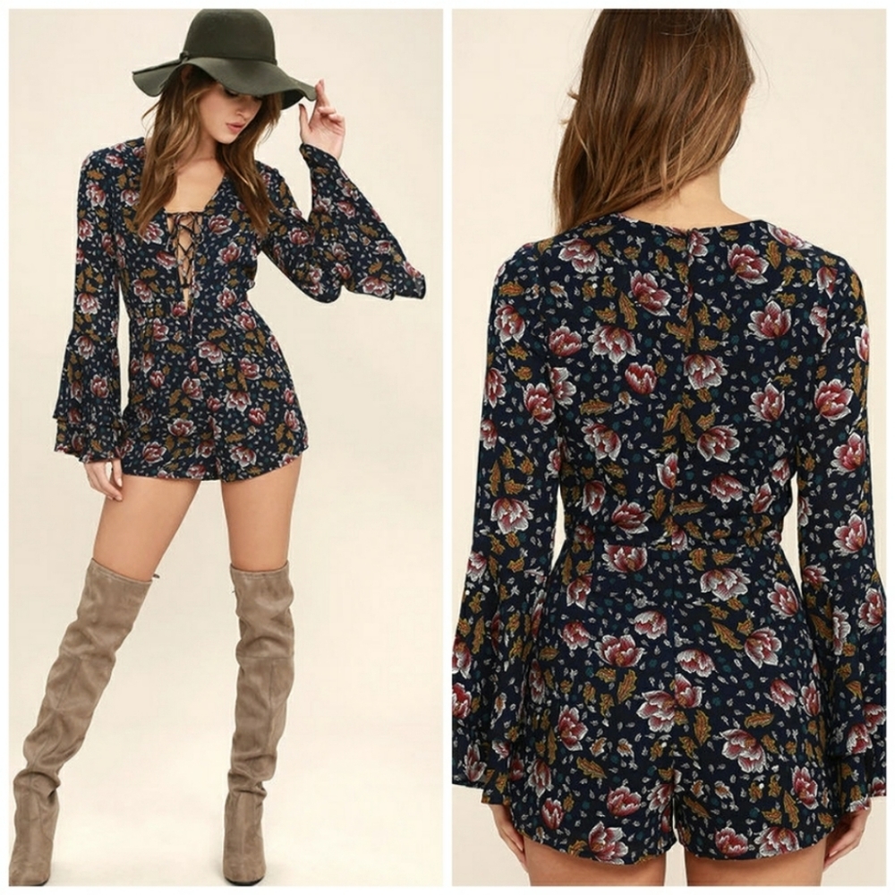 New Lulu's Perennial navy blue romper - NWT